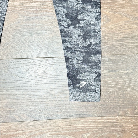 Gymshark Camo Seamless Leggings - Black - Picture 5 of 9